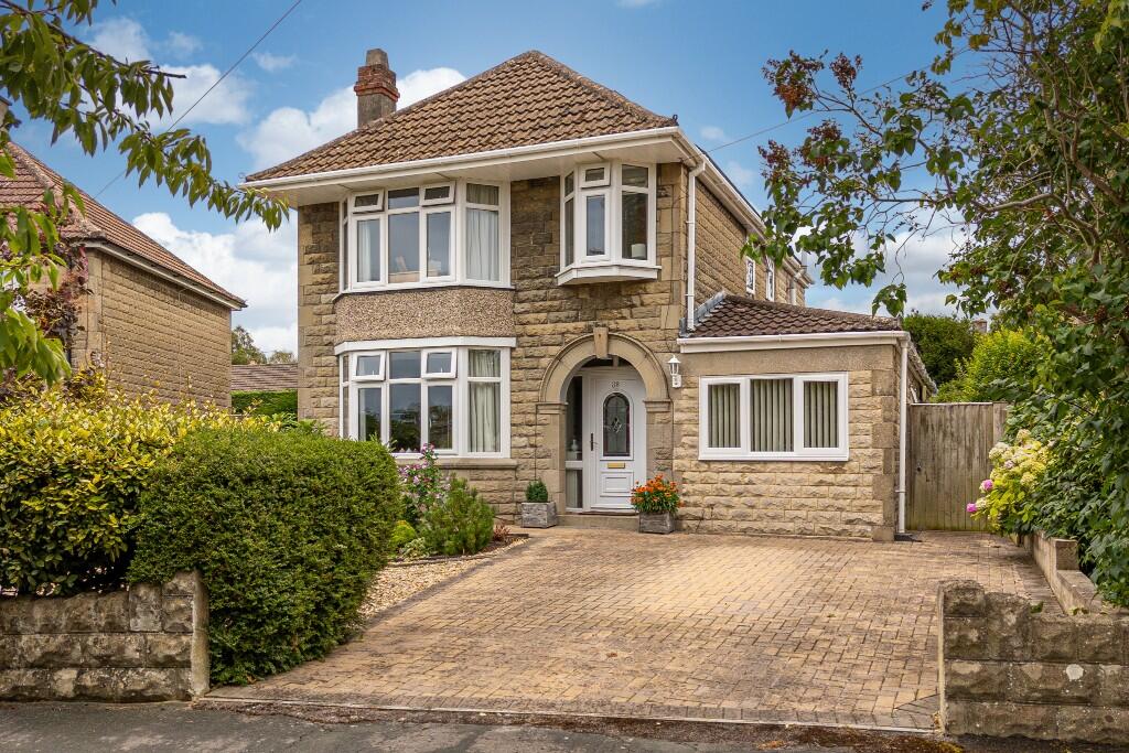 4-bed detached on Bellefield Crescent, Trowbridge - VENDOR SUITED WITH NO CHAIN, £495,000