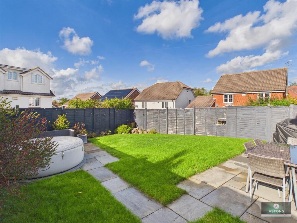 House in Crawley, Maidenbower, Worth - View 4