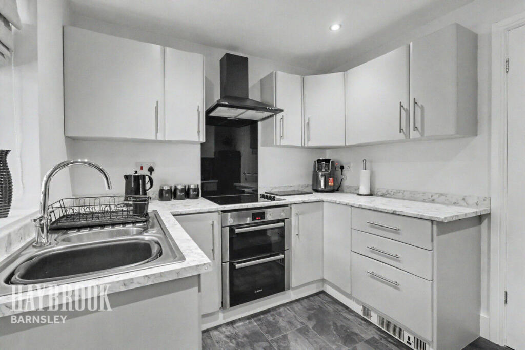House in Barnsley, Staincross - More
