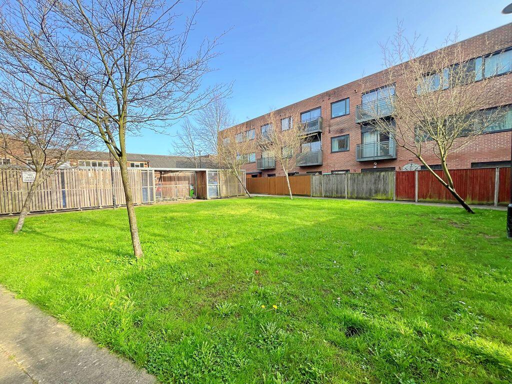 Apartment in London, London Borough of Harrow - View 3