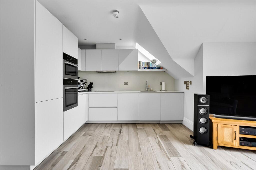 Apartment in Guildford, Surrey - More