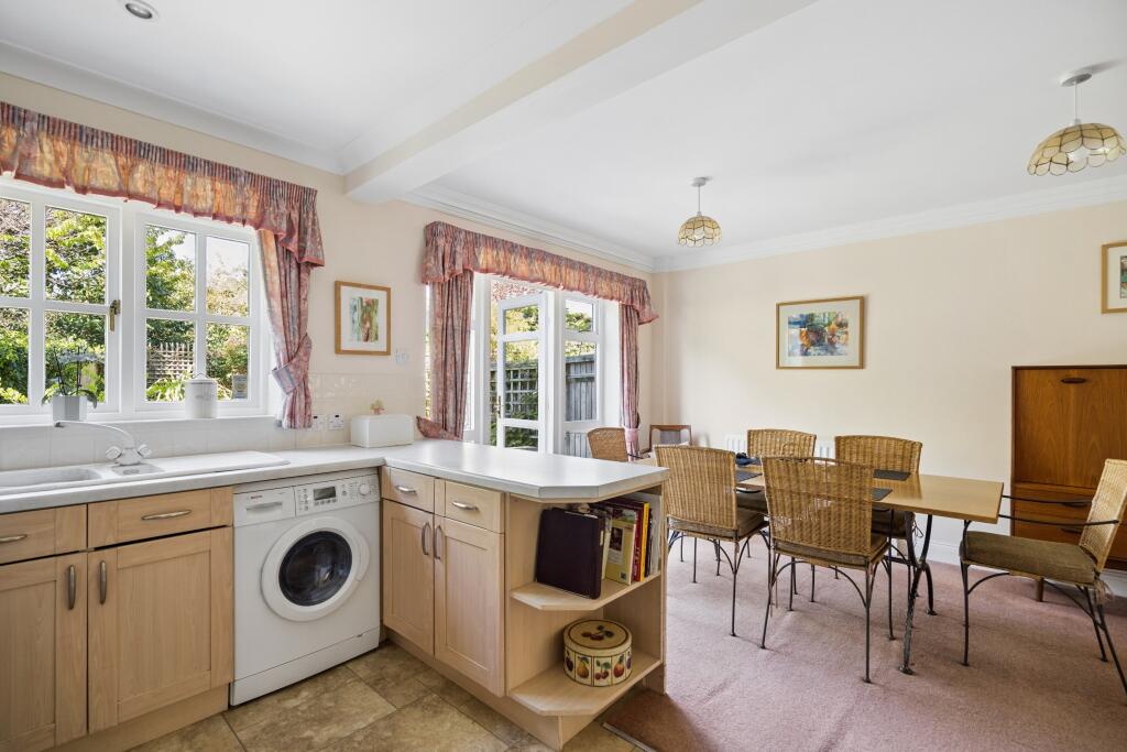 Oakfield Close, Amersham photo 4