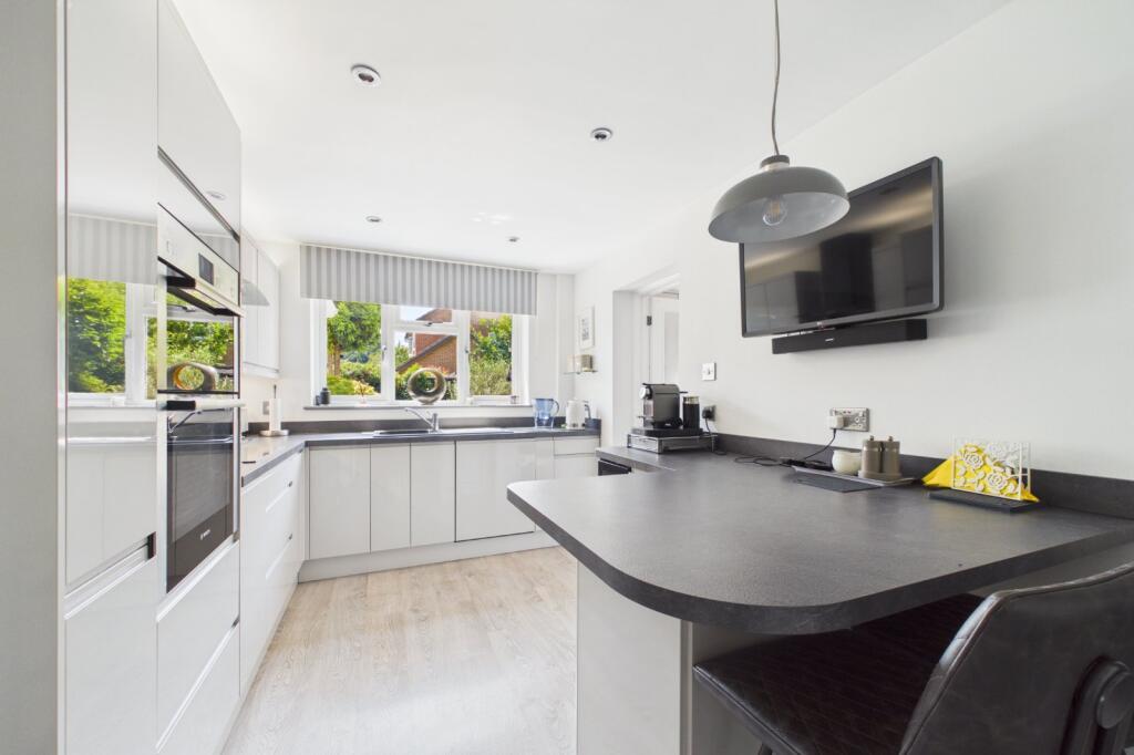 Lincolnshire Gardens, Warfield, Berkshire, RG42 - View 2