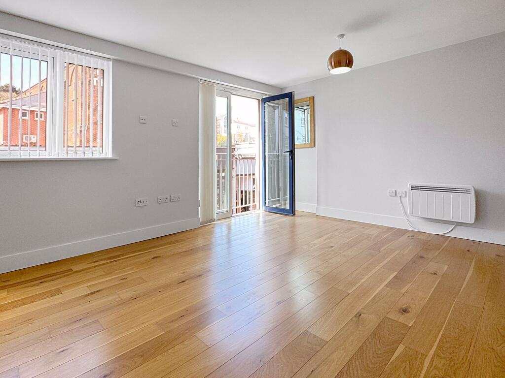 Apartment in Cowes, Isle of Wight - View 3