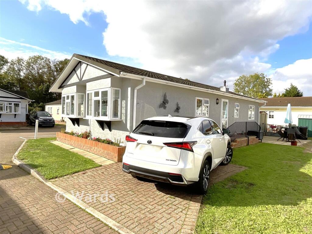 2-bed caravan on London Road, West Kingsdown, Sevenoaks, Kent, £190,000
