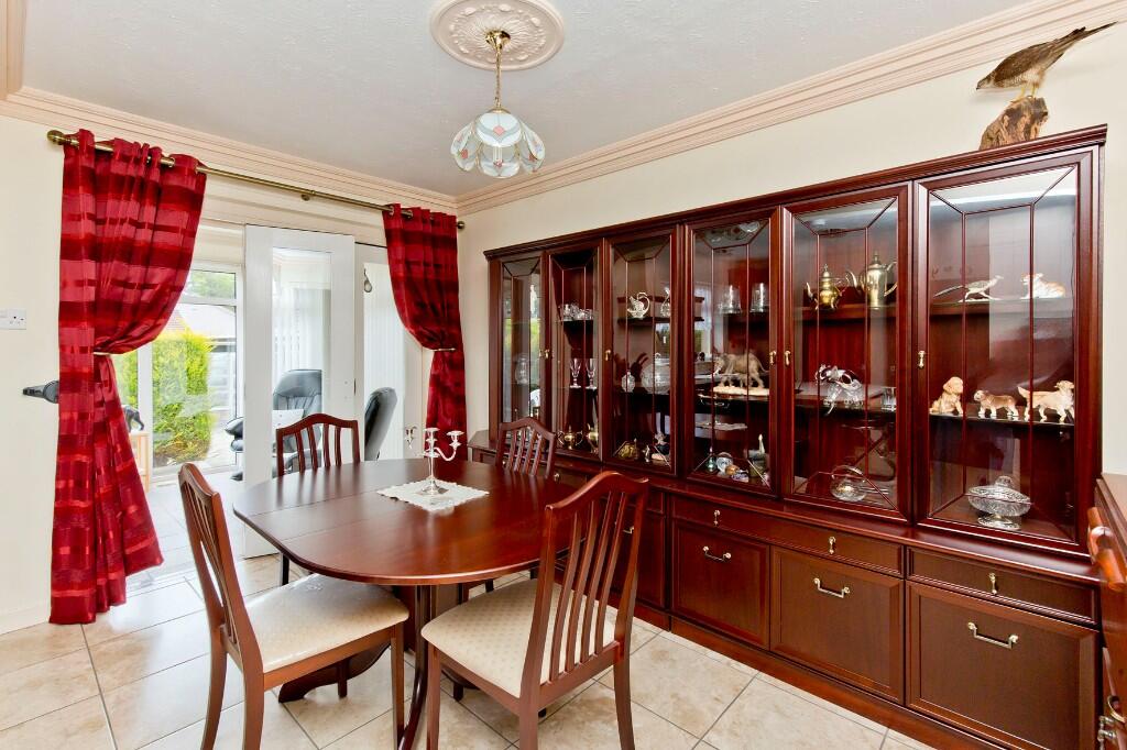 17 Netherton Place, Whitburn, EH47 8JG photo 4