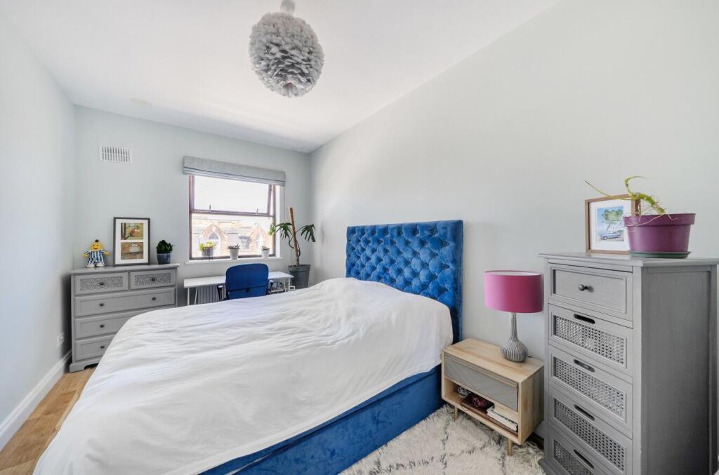 Apartment in London - More