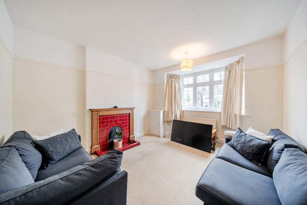 House in Three Rivers, Croxley Green - View 2