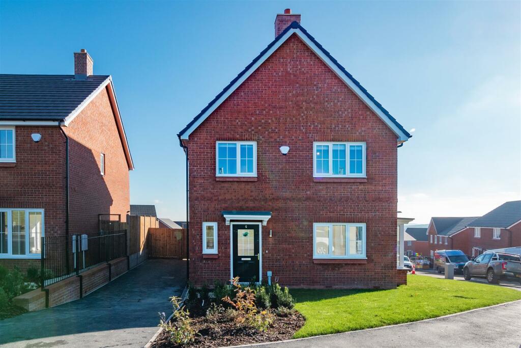 4-bed detached on Ash Bank Heights, Werrington, ST9, £1,250/mo