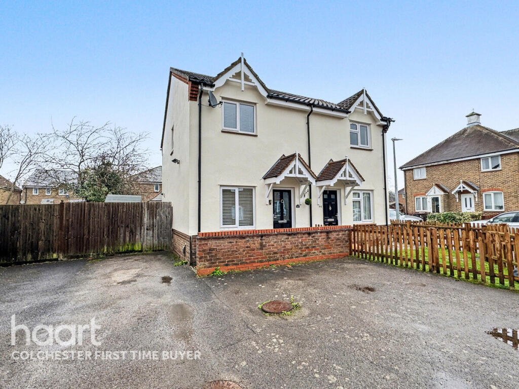 2-bed semi-detached on Hallcroft Chase, Colchester, £280,000
