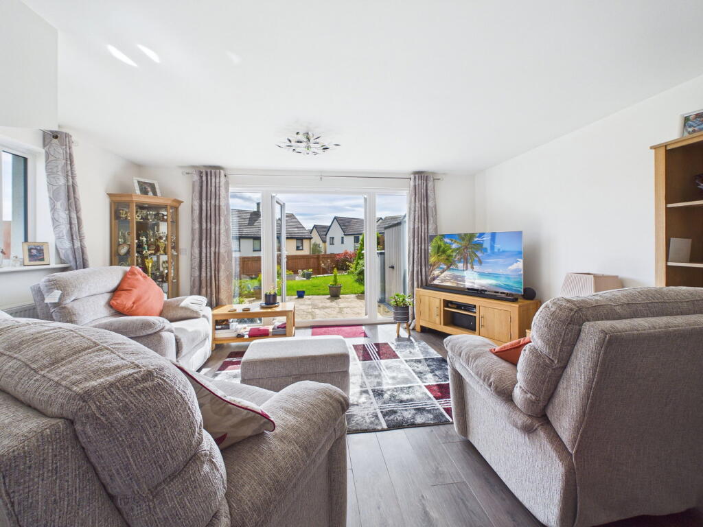 House in Paignton, Torbay - More