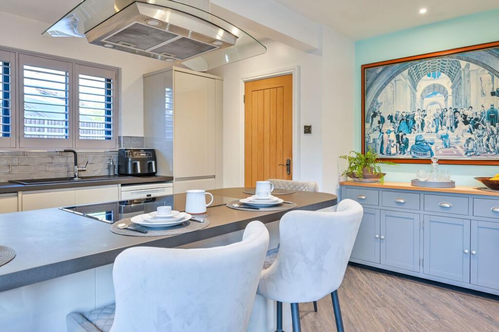 House in Guildford, Bellfields - More