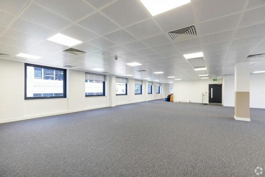 Goldvale House Woking Office 17.jpg