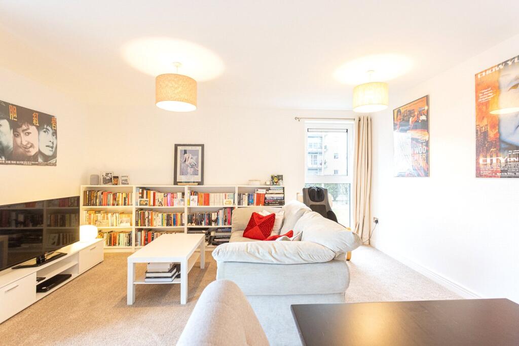 Apartment in London, Plumstead - More