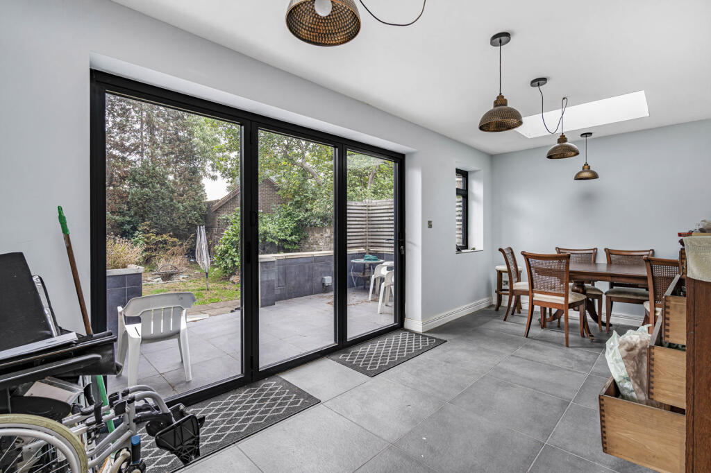 House in Twickenham - View 3