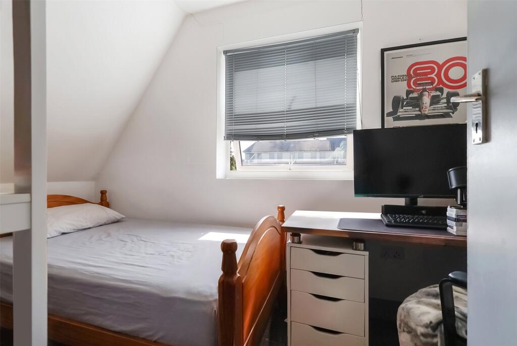 Apartment in Reigate, South Park - More