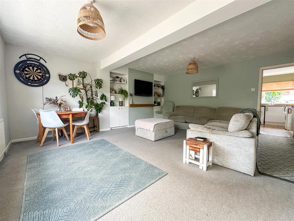 House in Stoke-on-Trent - View 4