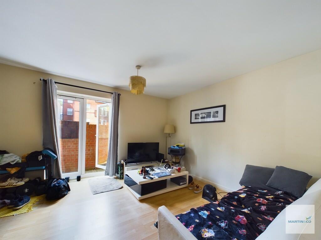 Apartment in Nottingham, Carrington - View 2