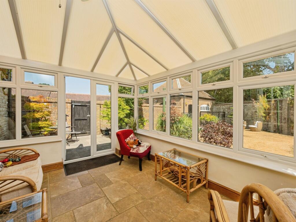 House in Dorchester, Dorset - More