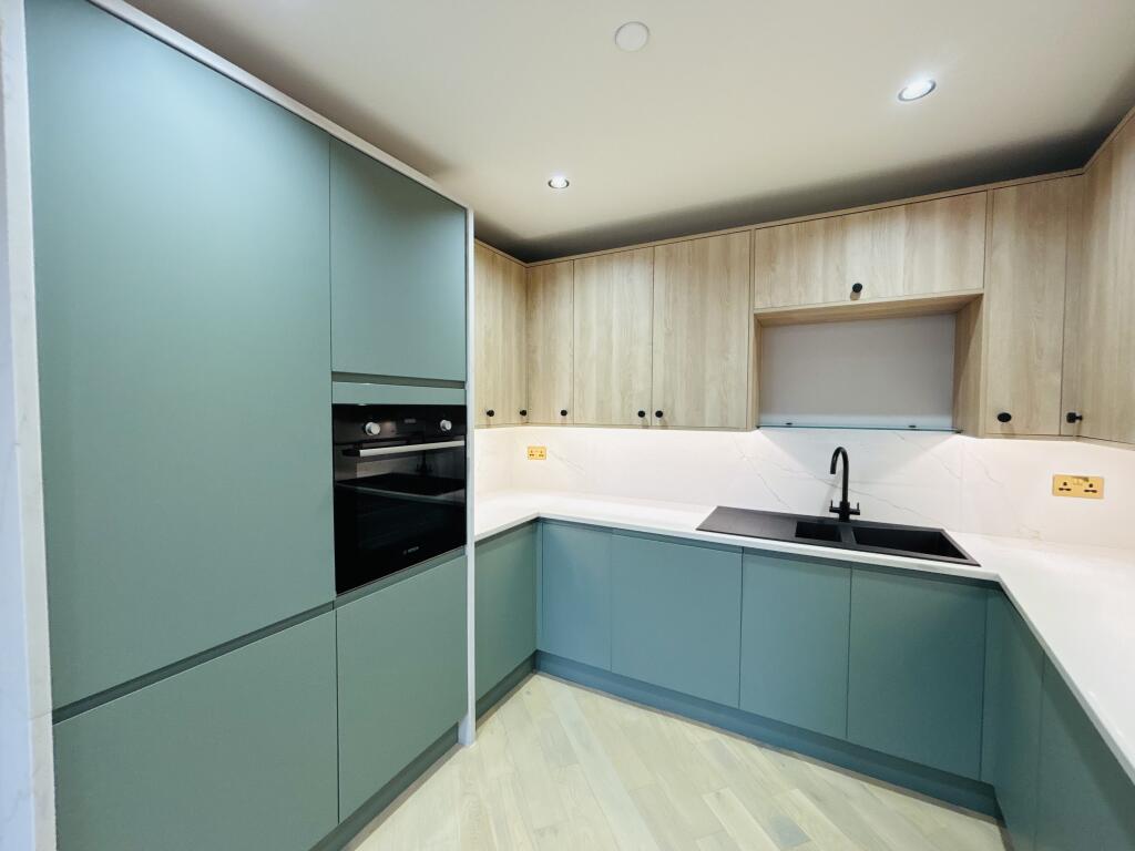 Apartment in London, Clifton Estate, Peckham - More