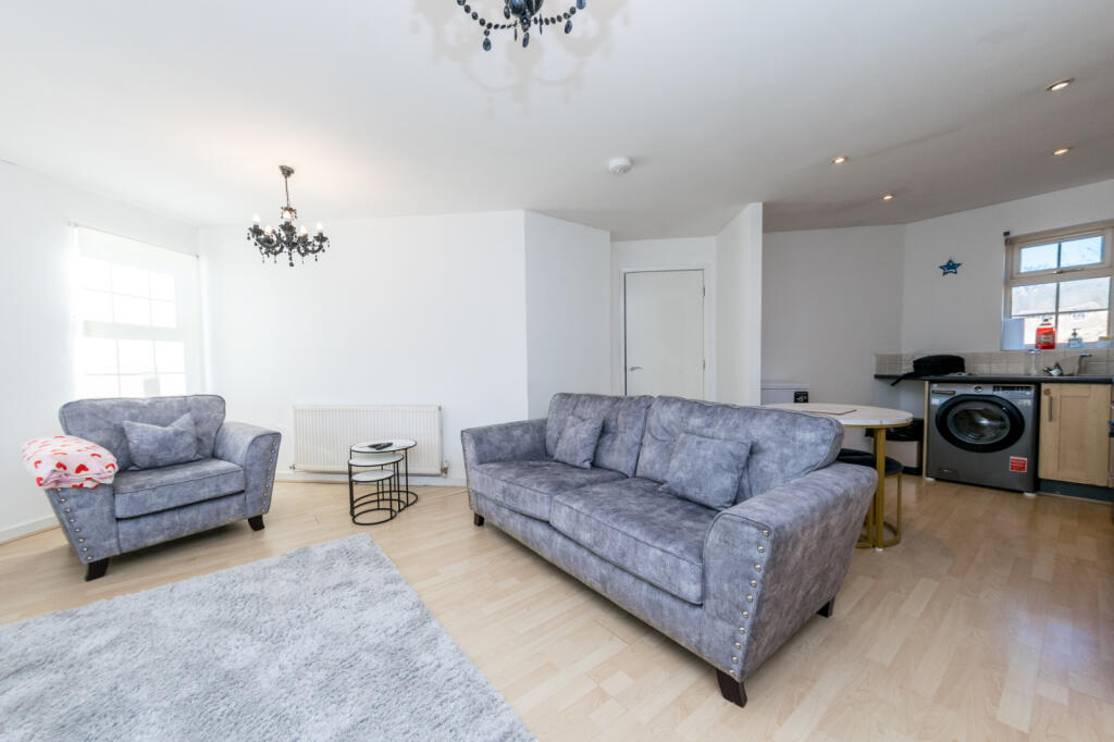 Brander Close, Balby, DN4 photo 3