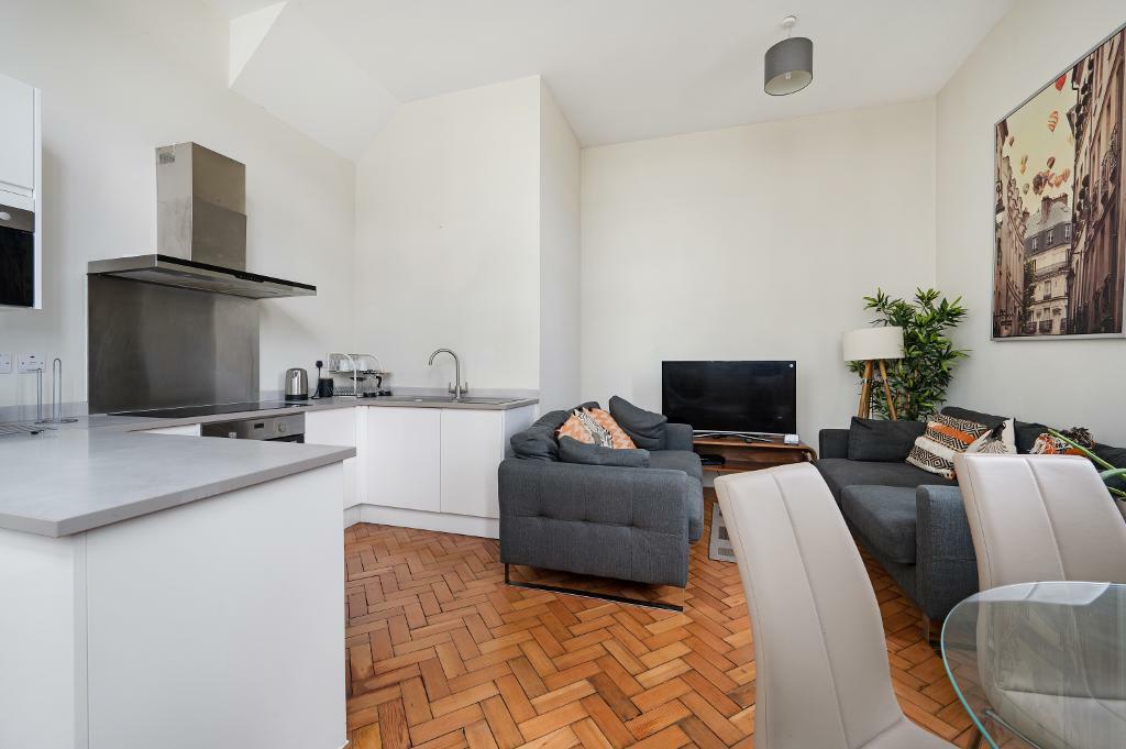 Apartment in Salford, Greater Manchester - View 5