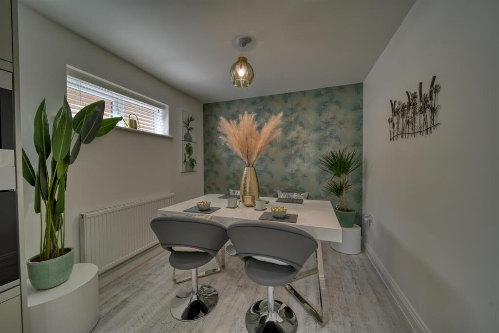 Maddoxford Gardens, Boorley Green photo 4