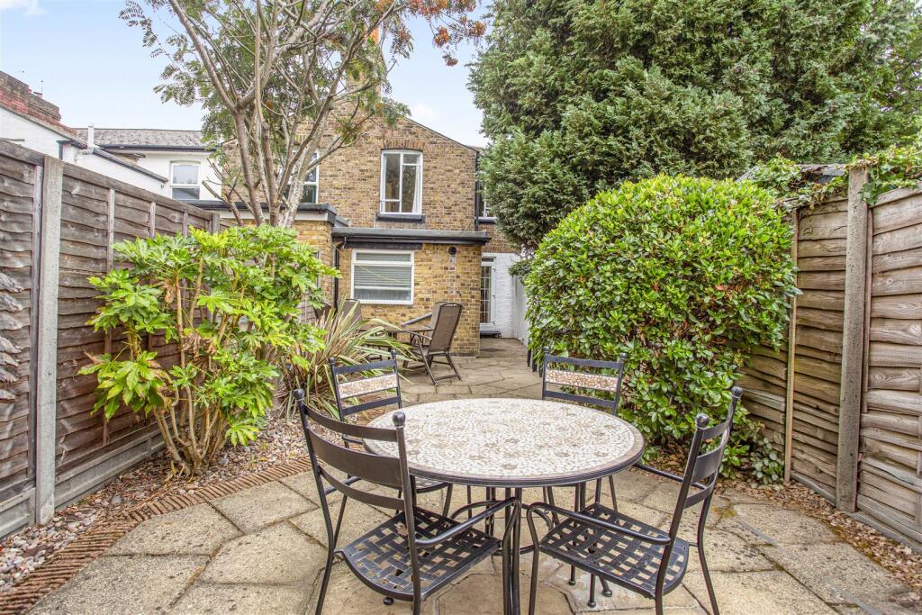 House in London, Cowley - View 4