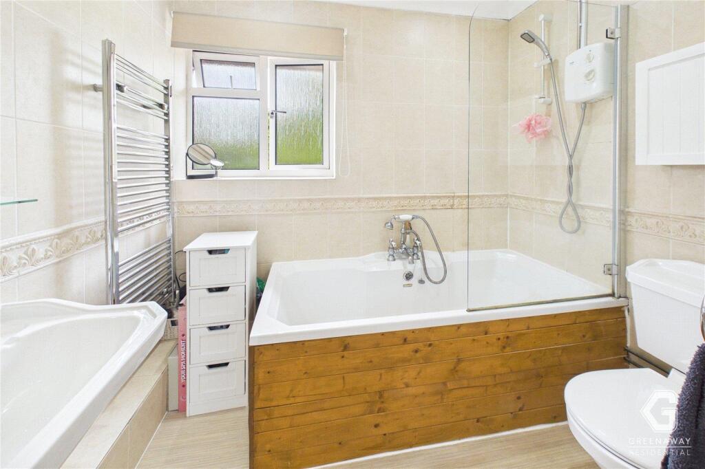Apartment in Redhill - More