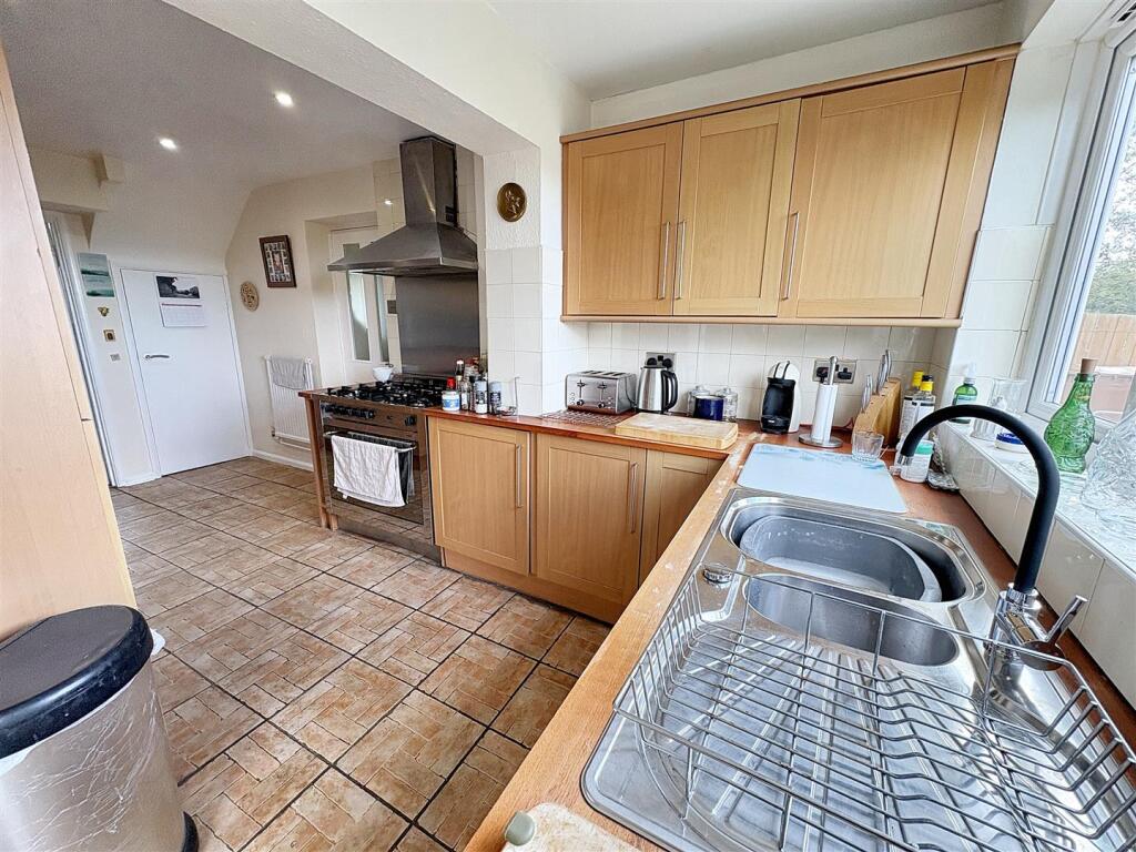 Prospect Close, Wollaston, Wellingborough photo 4