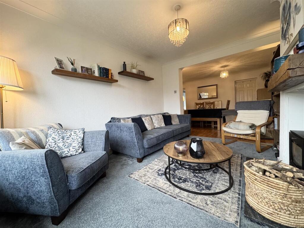 House in Wakefield, West Yorkshire - More