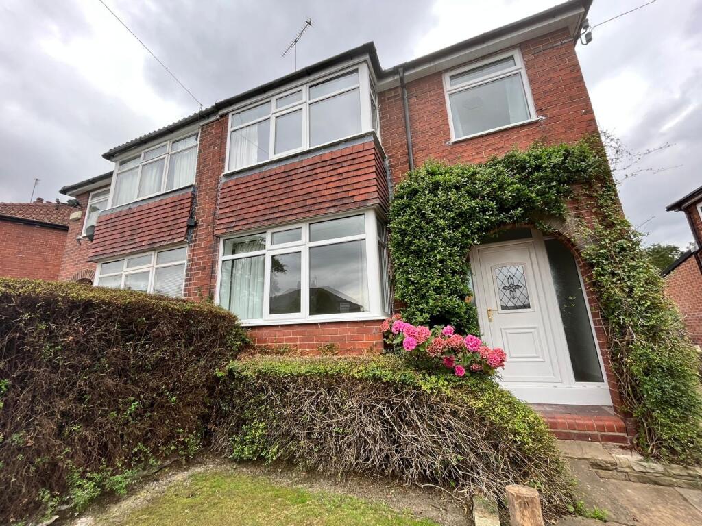 Main image of property: Hollin Park Mount, Roundhay, Leeds, LS8