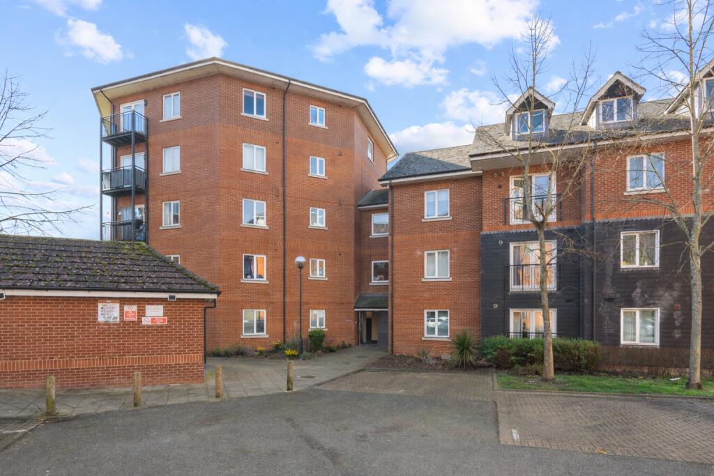 Apartment in East Hertfordshire, Bishop's Stortford - View 2