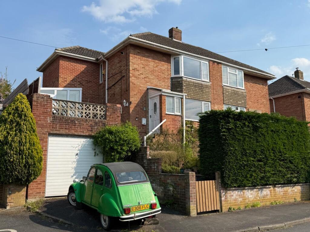 Hill Close, Stroud, Stroud