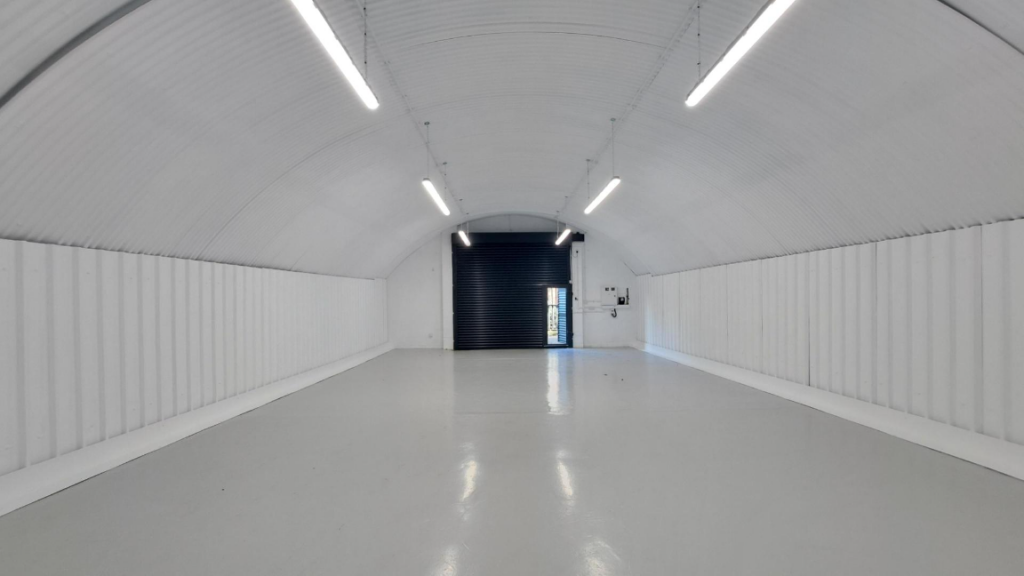 An empty arch with white lining