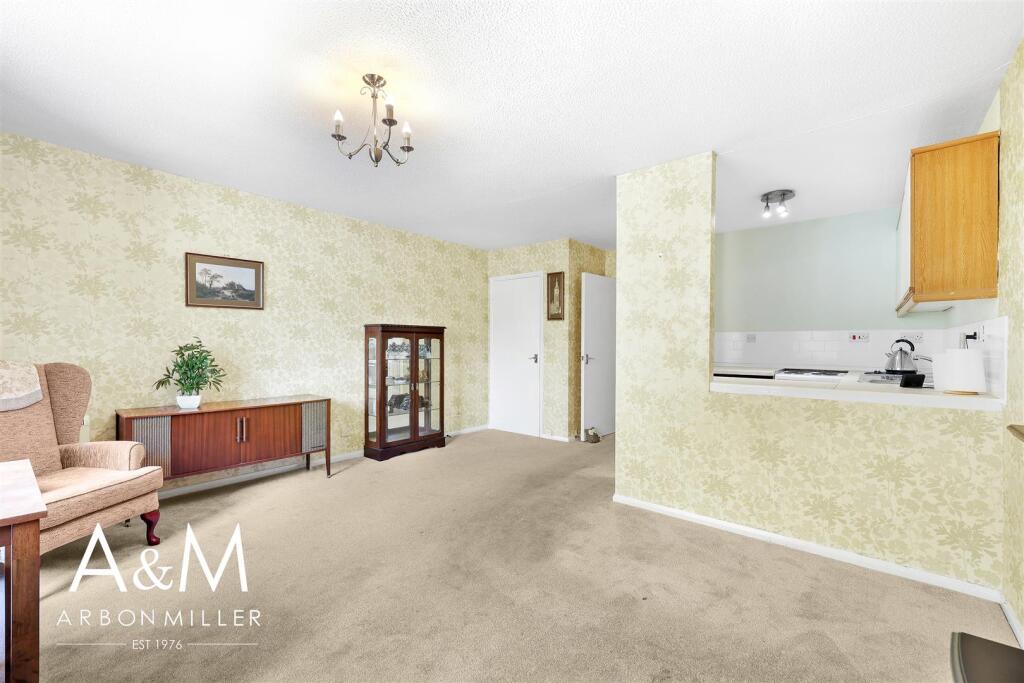 Apartment in Ilford - View 4