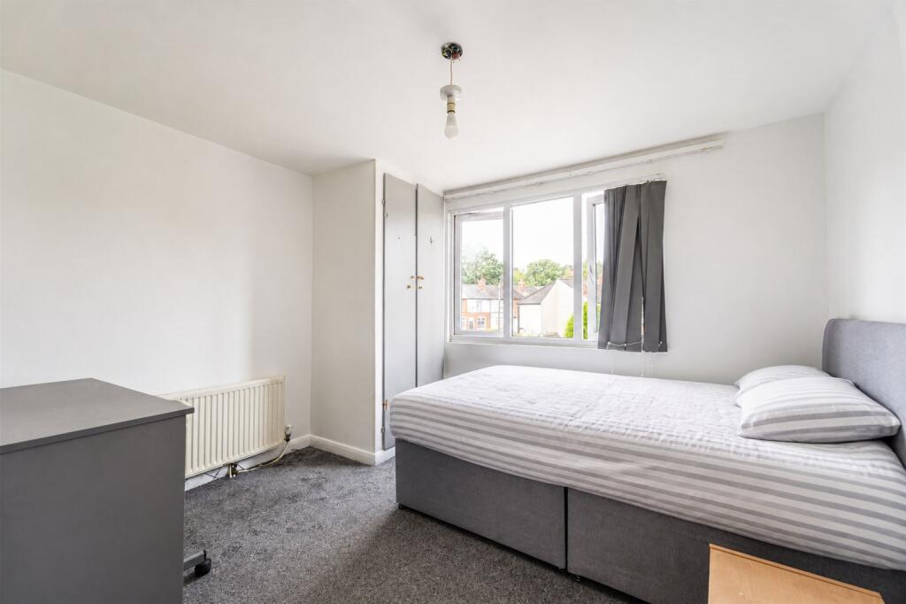 6 bedroom house for rent