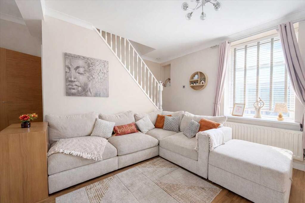 House in Dinas, Trealaw - More