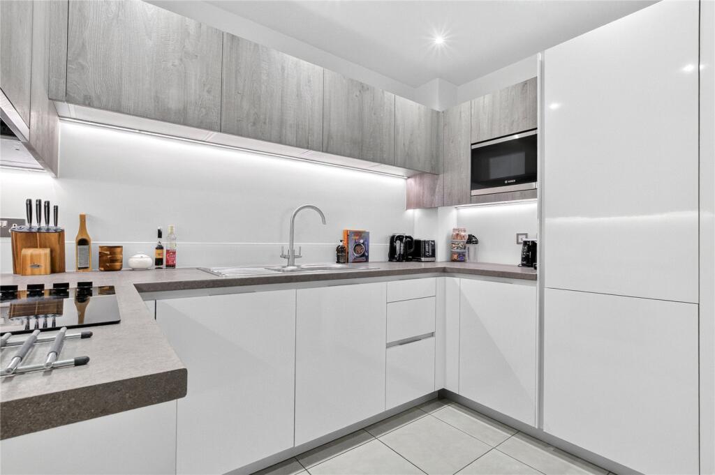 Apartment in Reading, Warfield - View 4
