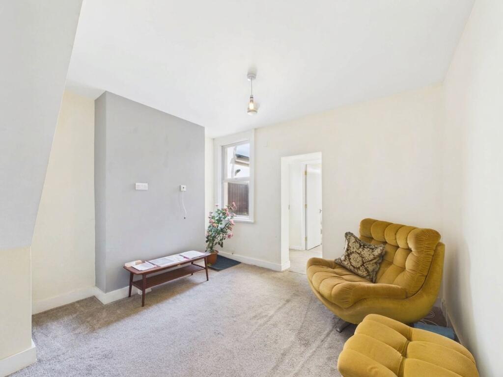 House in Cheltenham, Marle Hill, St Paul’s - View 2