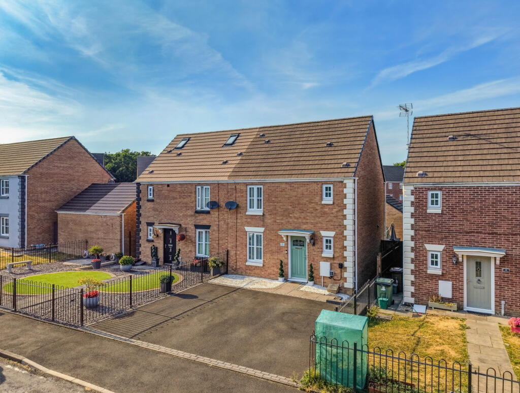 House in Cardiff, Gelligaer - View 2