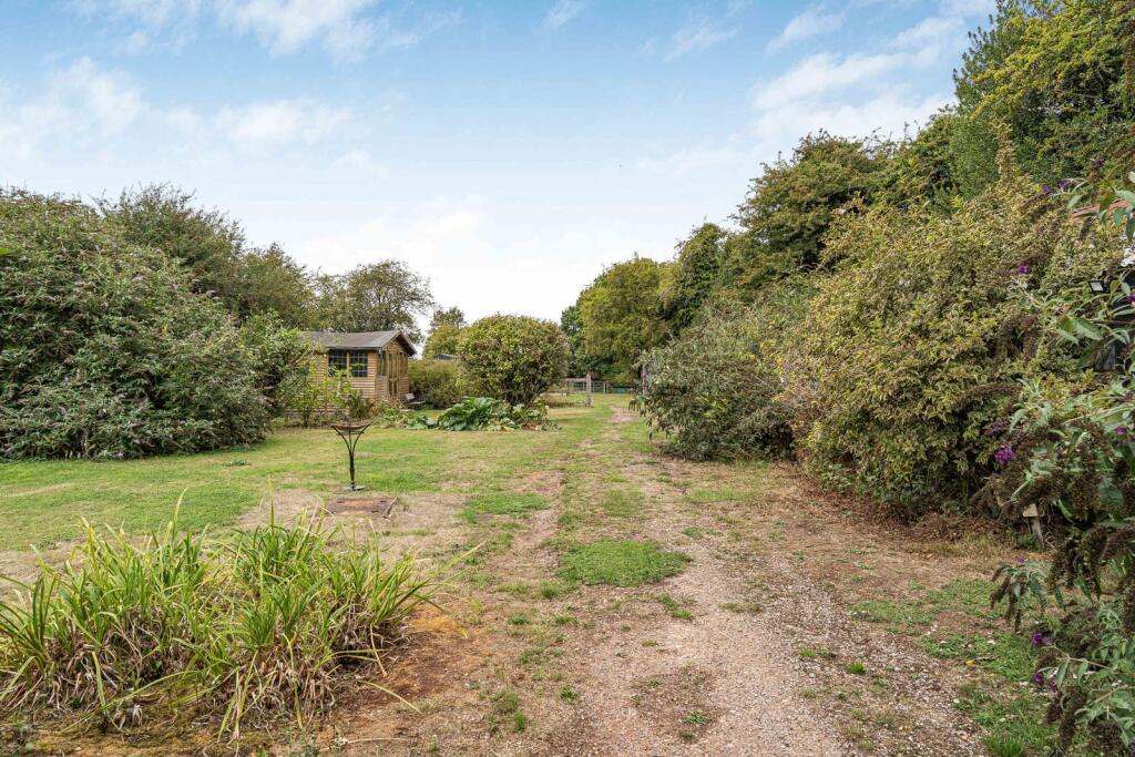 House in East Hampshire, Hawthorn, Four Marks - More