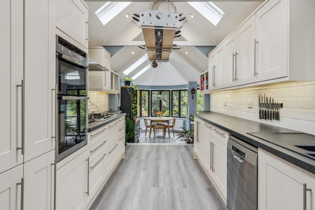 Hollow Way, Chesham Bois, Amersham - View 5