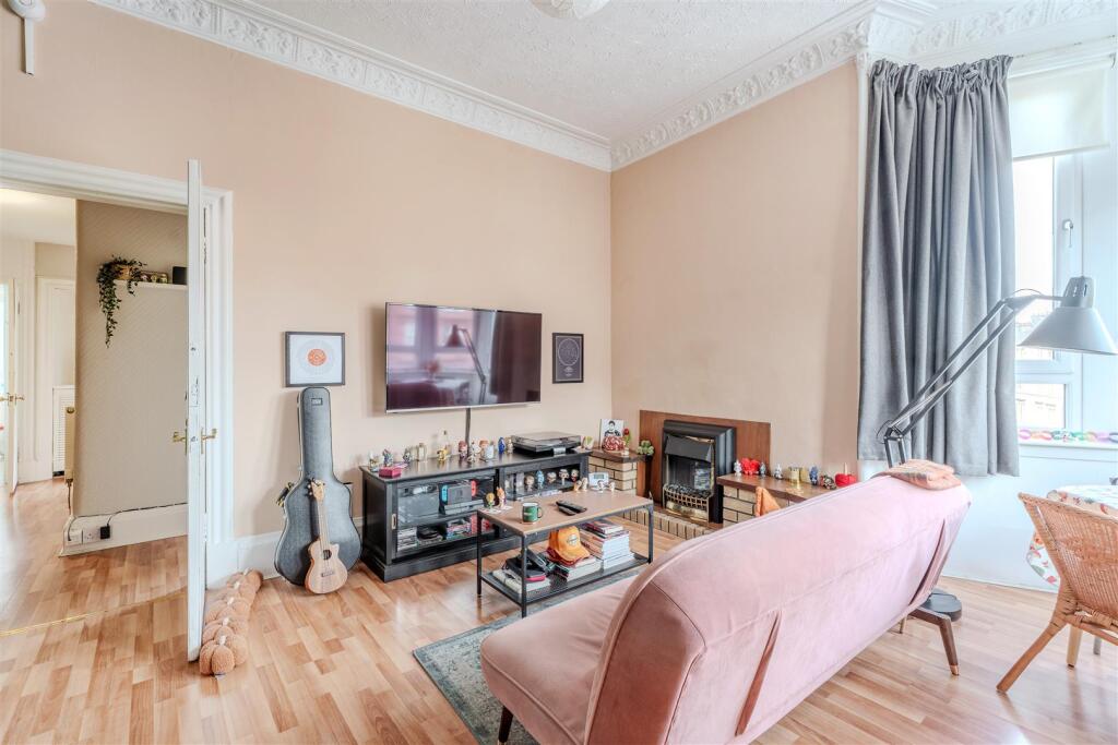Apartment in Glasgow, The Drives, Haghill - More