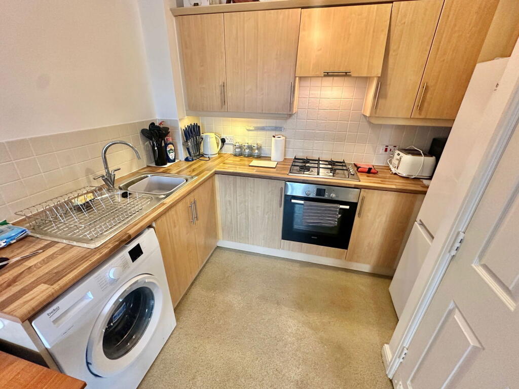 Apartment in Wolverhampton, Rough Hills - View 4