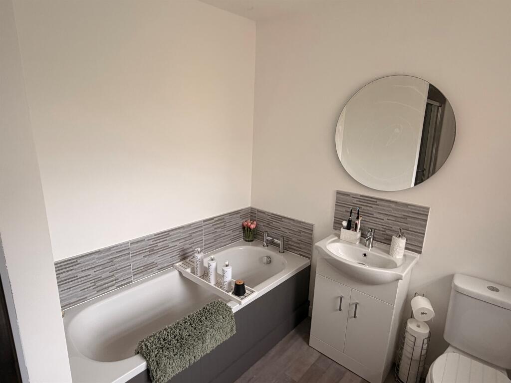 House in Cardiff, Pen-y-graig - More