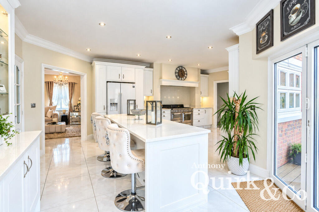 House in Castle Point, Canvey Island - View 5