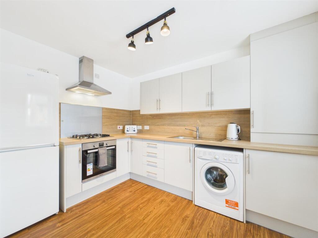 Apartment in Paisley, Renfrewshire - View 5