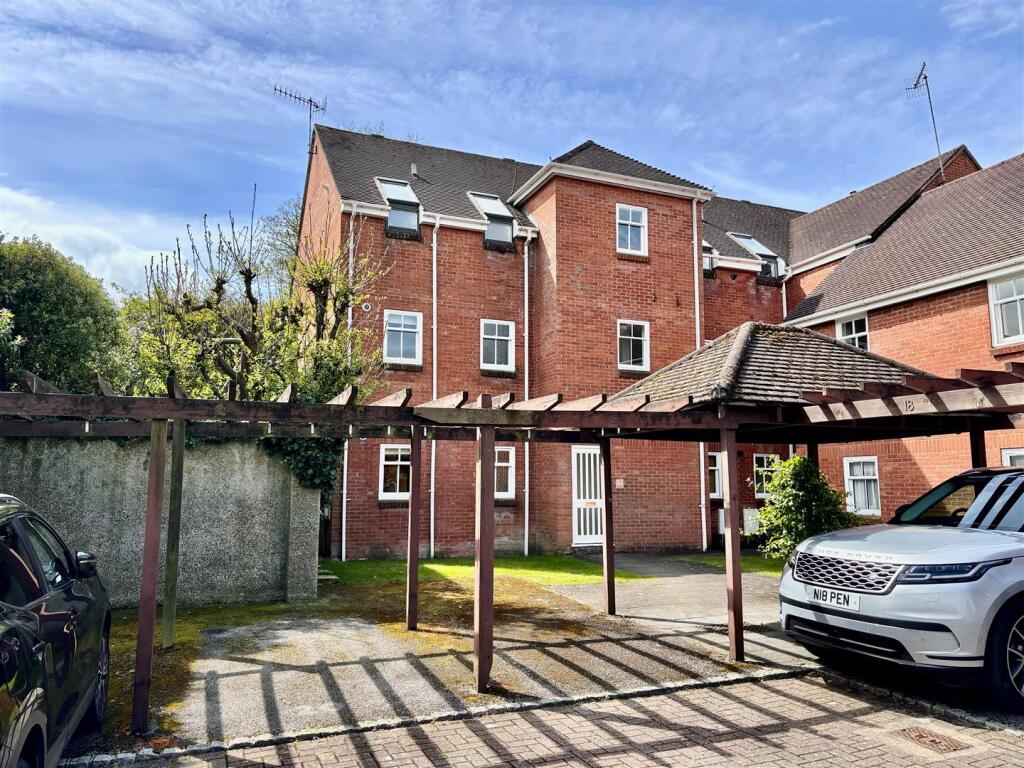 Main image of property: Chesham Road, Berkhamsted