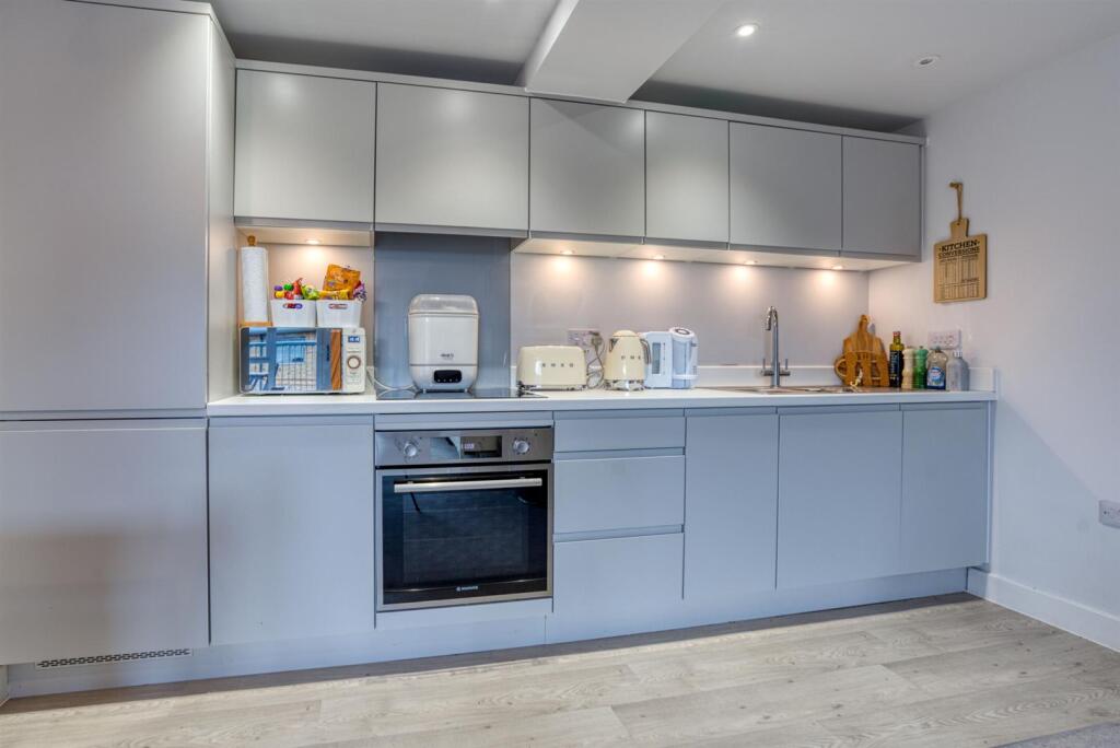 Apartment in Reading - View 4